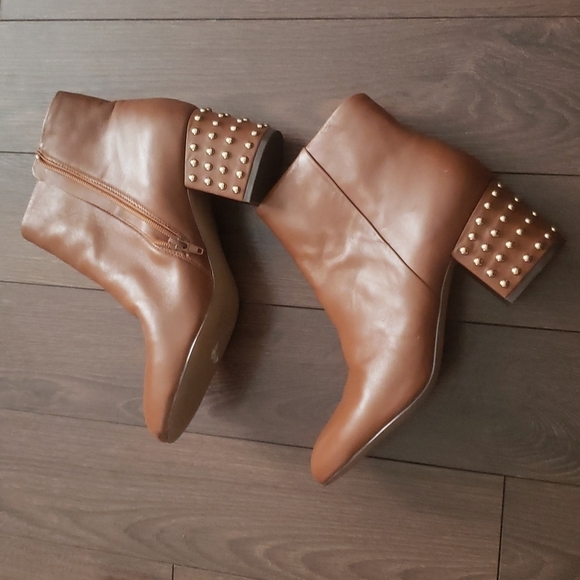 Maiden Lane Classic Block Heel Bootie - Picture 3 of 12